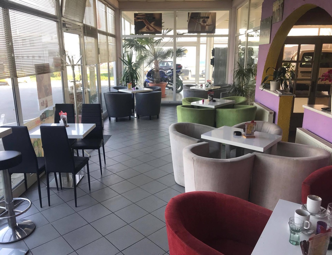 Unutrašnjost caffe bara