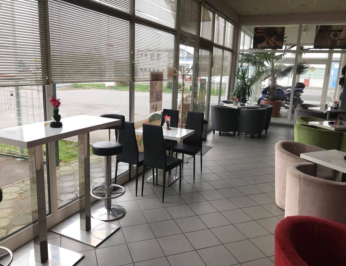 Unutrašnjost caffe bara