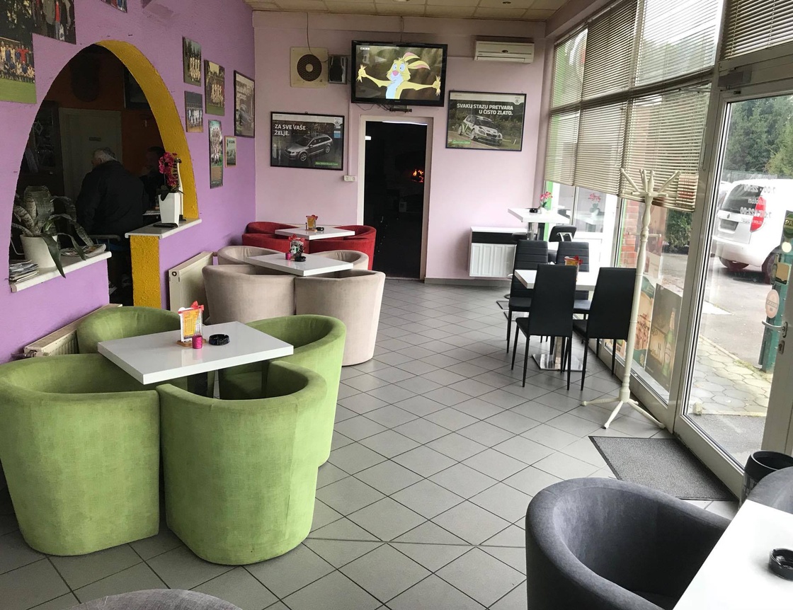 Unutrašnjost caffe bara